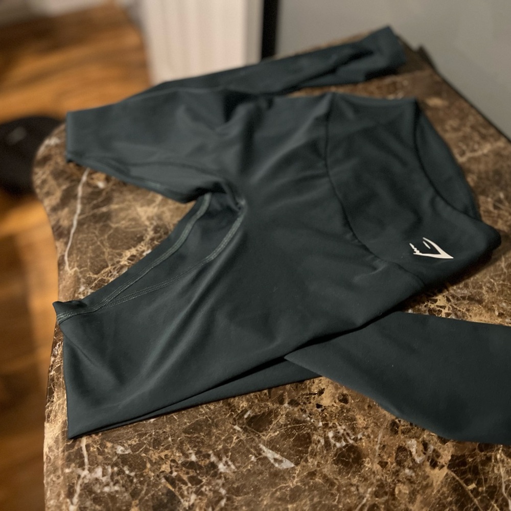 Gym shark leggings